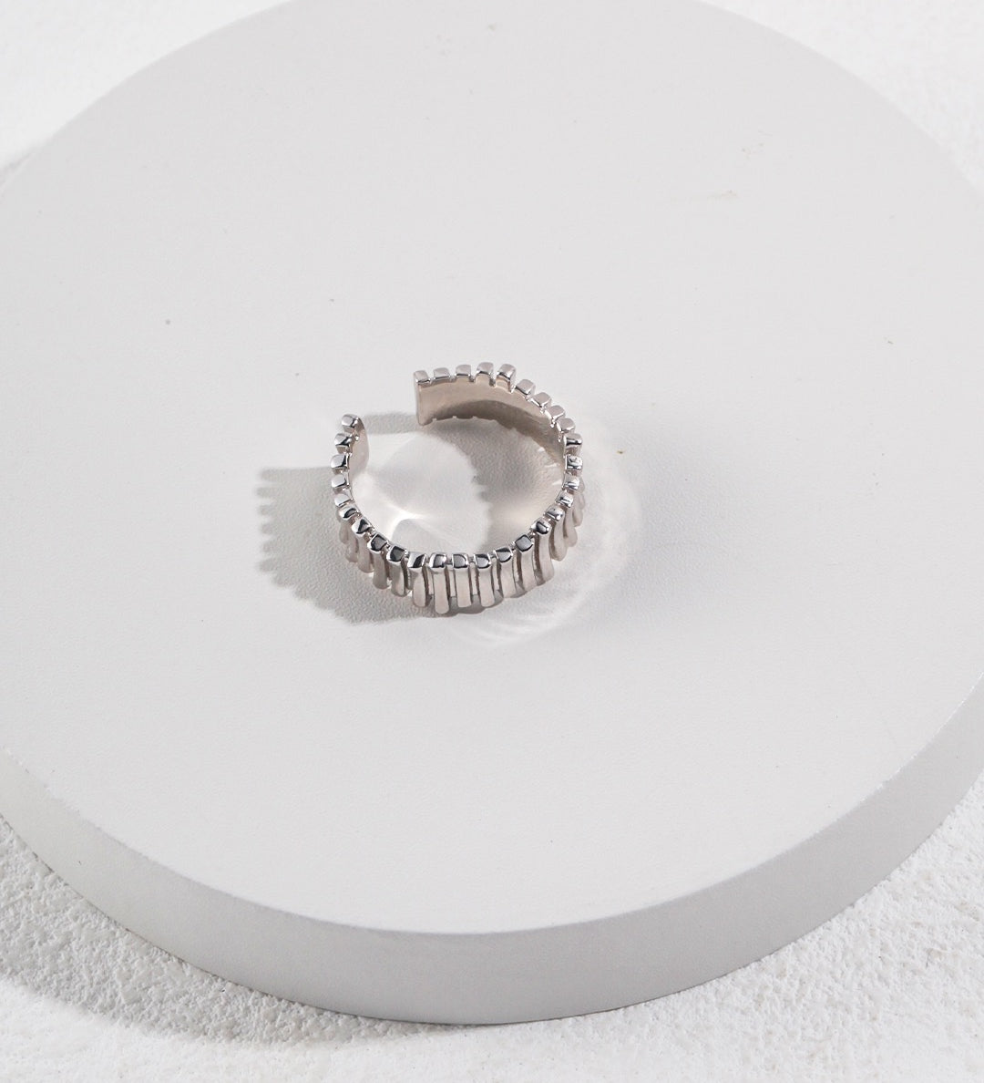 Minimalist Vintage Ribbed Ring - Lena